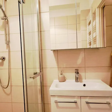 Apartamento Halinów 1 *